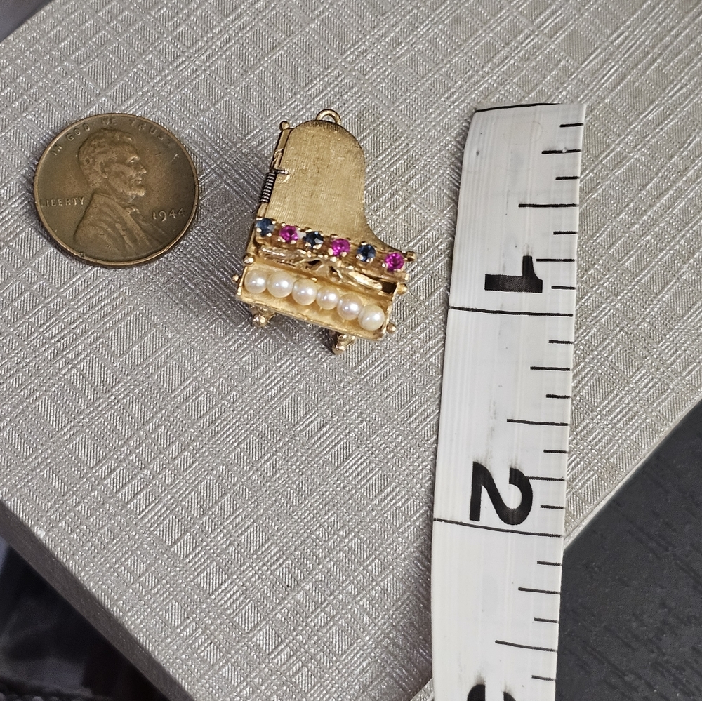 14k piano locket pendant with genuine rubies, sapphires, and pearls. Stamped 14k - Picture 6 of 7